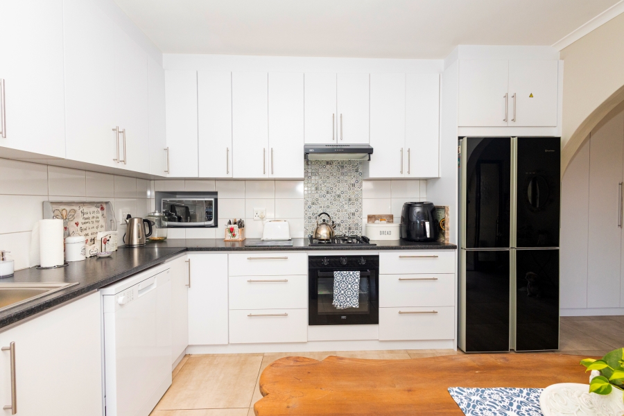 4 Bedroom Property for Sale in Stellenridge Western Cape